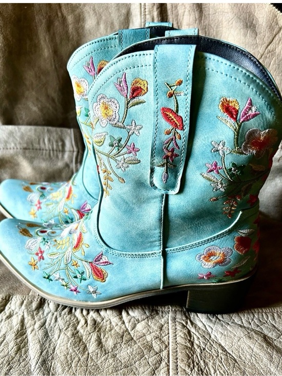 N/A Shoes - Turquoise Embroidered Western Cowgirl Boots – Wide Calf, Pointed Toe – 10.5